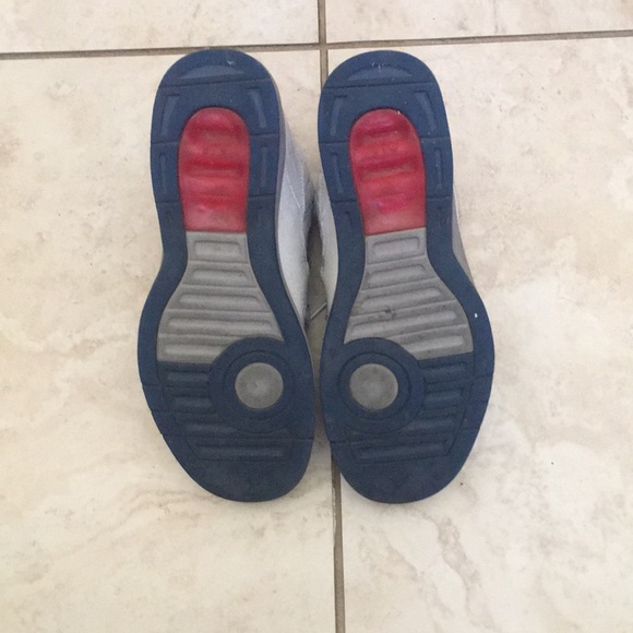 Can jump very high with the shoes - Picture 3 of 4